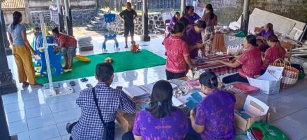 POSYANDU ANGGREK DI BALAI DUSUN PADMA SARI, DESA KALIANGET